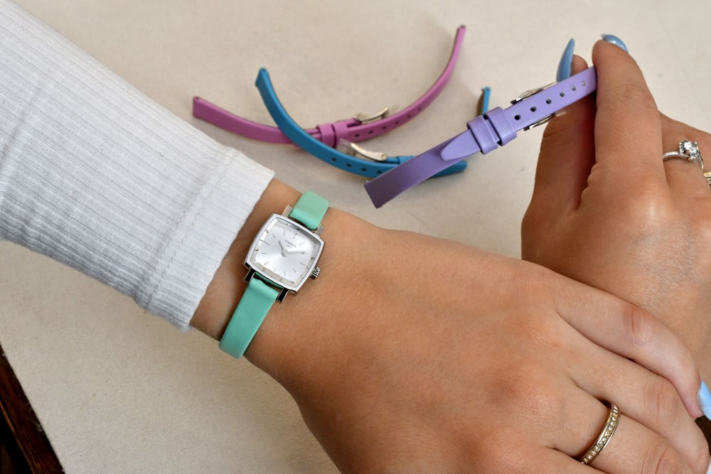 hodinky Tissot Lovely Square na dámské ruce